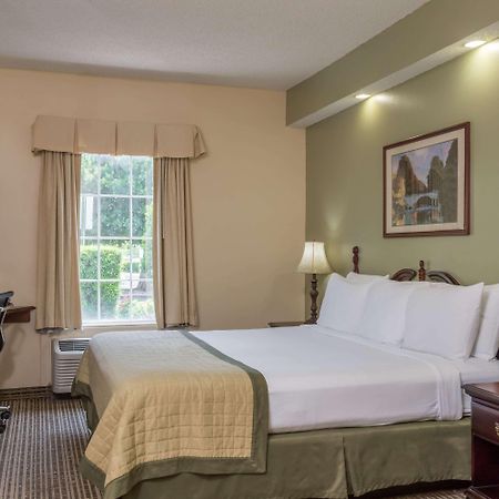 Baymont By Wyndham Lakeland Extérieur photo