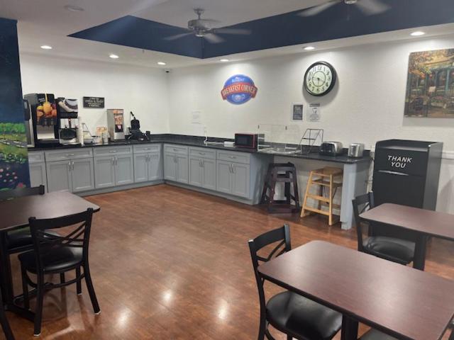 Baymont By Wyndham Lakeland Extérieur photo