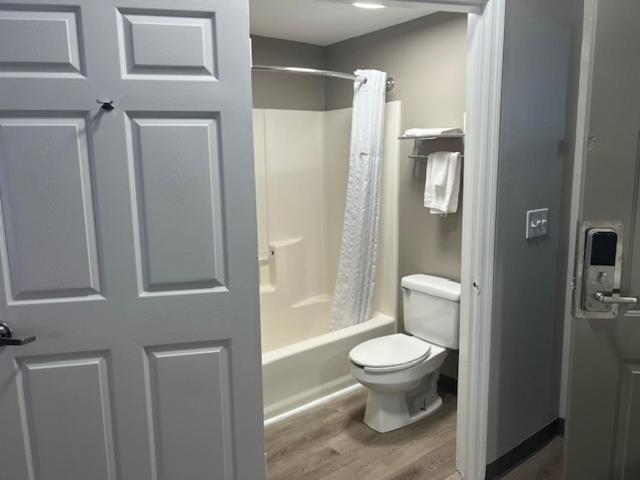 Baymont By Wyndham Lakeland Extérieur photo