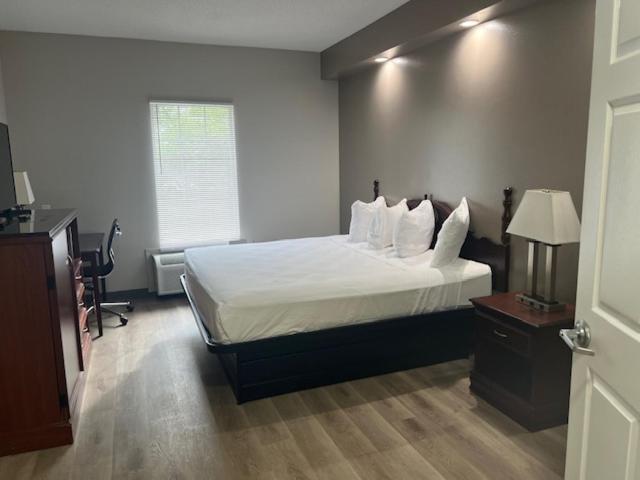 Baymont By Wyndham Lakeland Extérieur photo