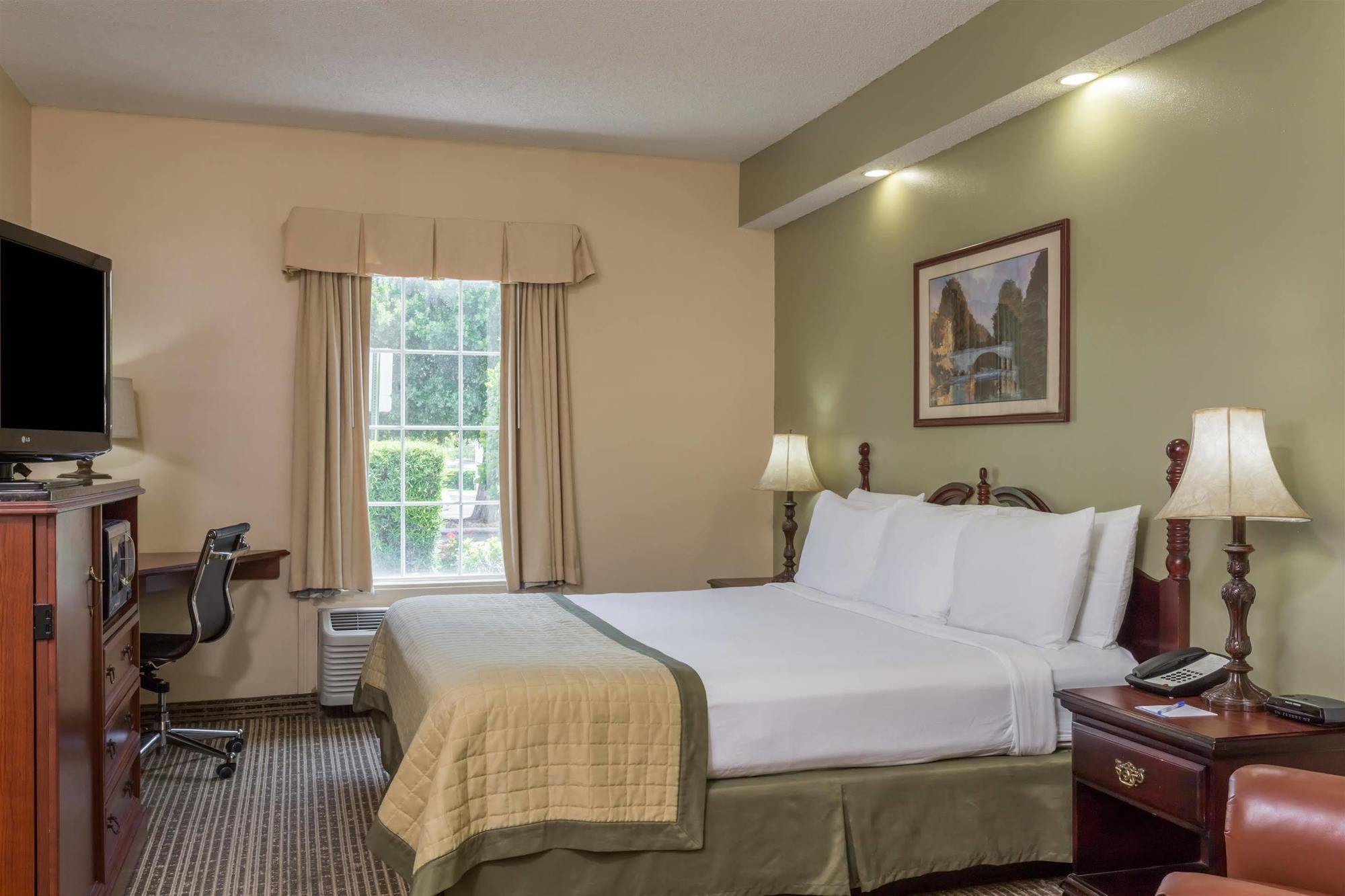 Baymont By Wyndham Lakeland Extérieur photo